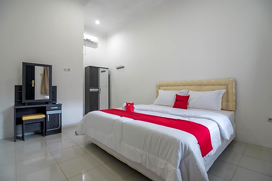 RedDoorz near Sultan Thaha Airport Jambi