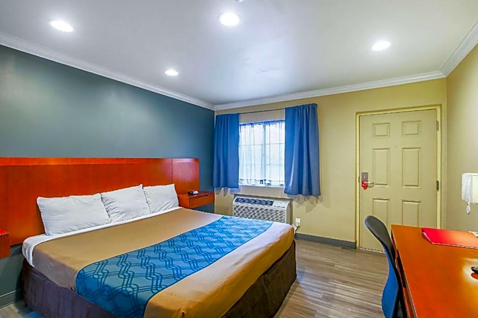Econo Lodge San Bernardino I-215
