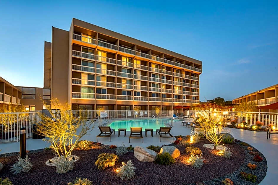 Holiday Inn Oxnard - Ventura by IHG