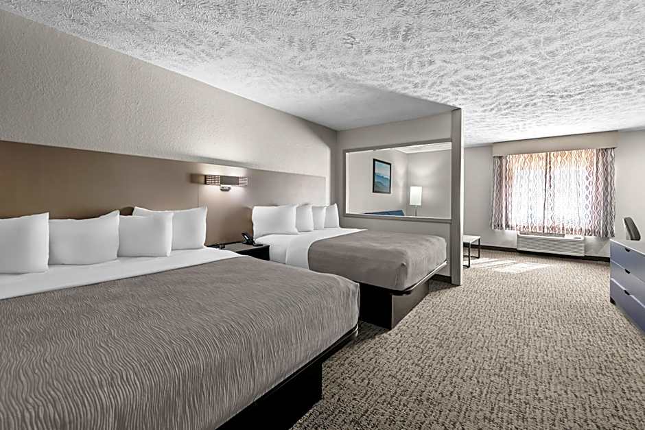 Quality Inn & Suites At Dollywood Lane
