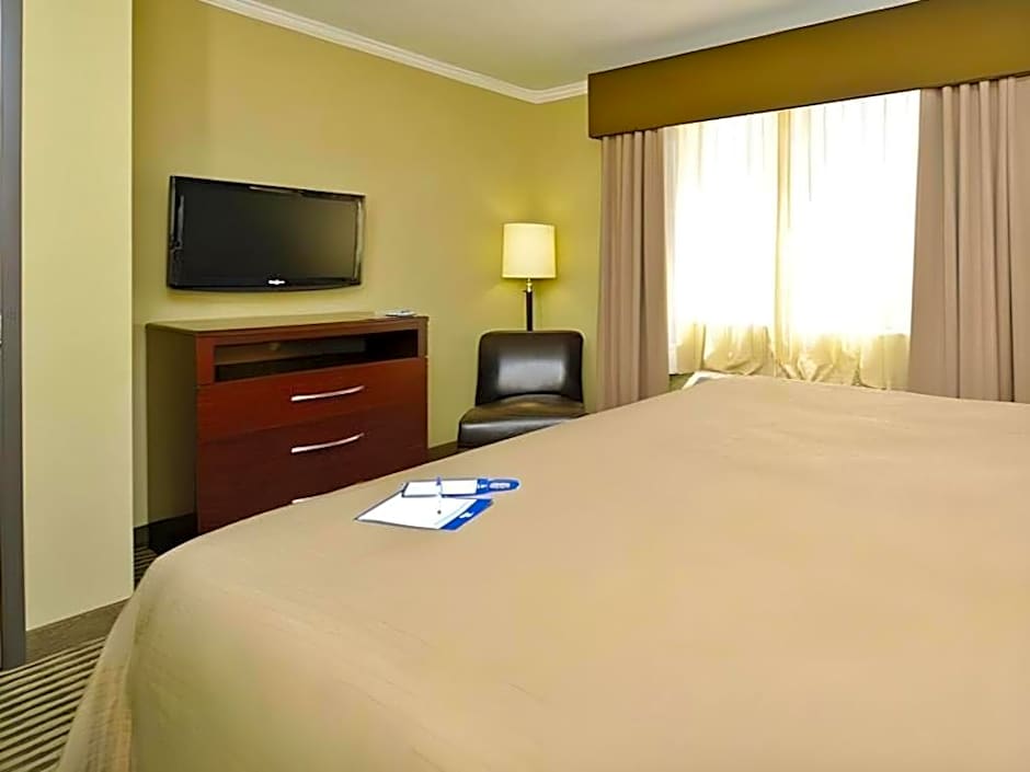 Best Western Plus Olathe Hotel & Suites