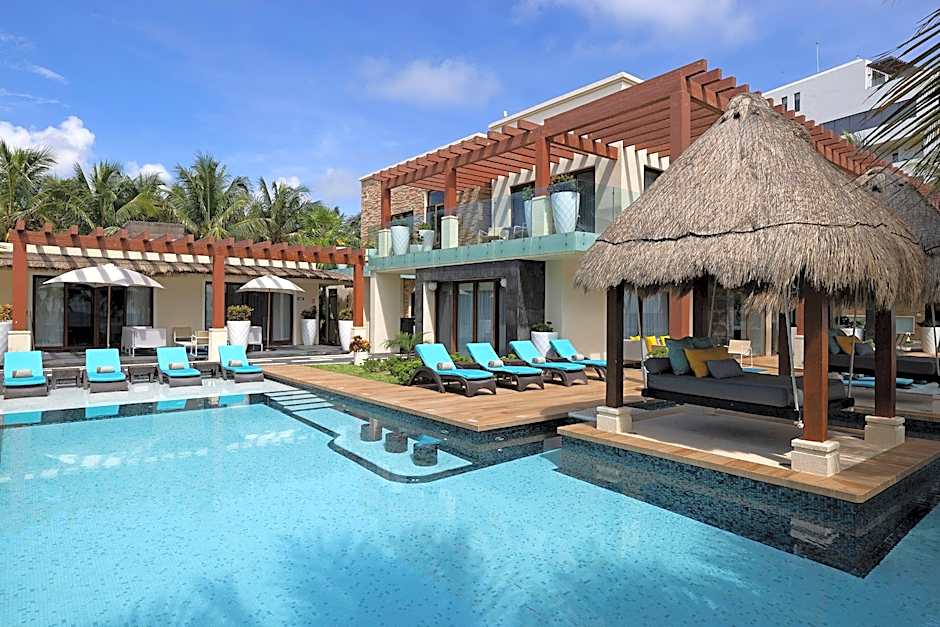 Azul Villa Esmeralda, by Karisma