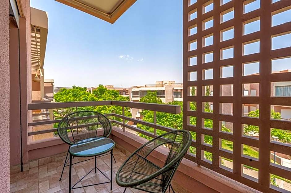 Modern 2BR Apartment with Pool & Secure Parking in Marrakech