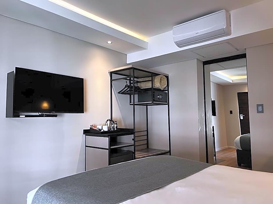 Photo 1 of 9 of Standard 1 Queen Bed
