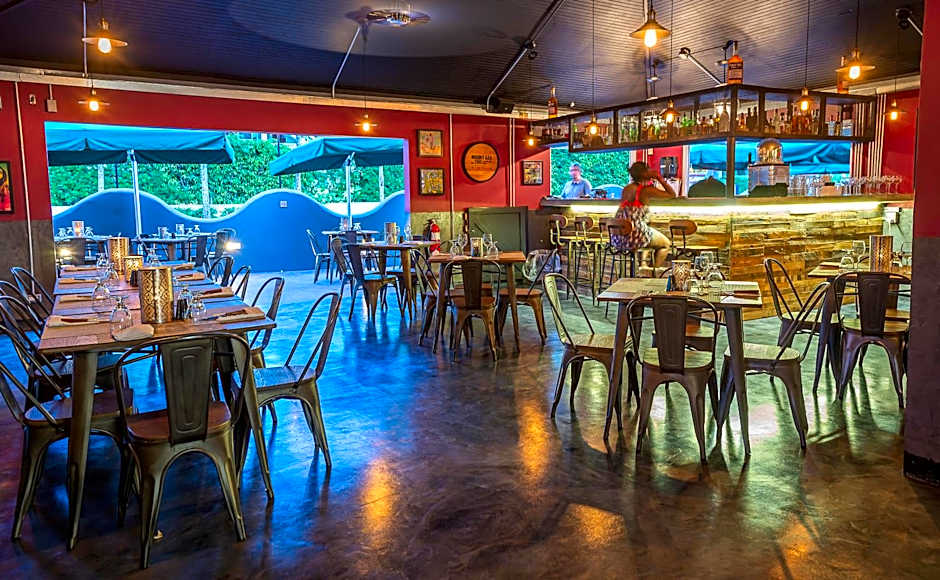 Coconut Court Beach Hotel