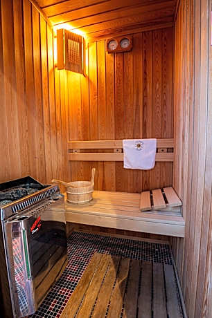 One-Bedroom Apartment with Park View