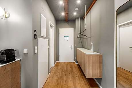 One-Bedroom Loft Apartment with One Queen Bed