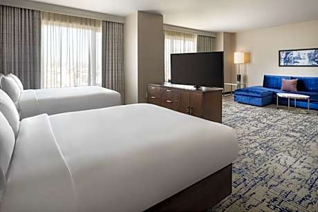 Large Studio with Two Queen Beds and Sofa Bed