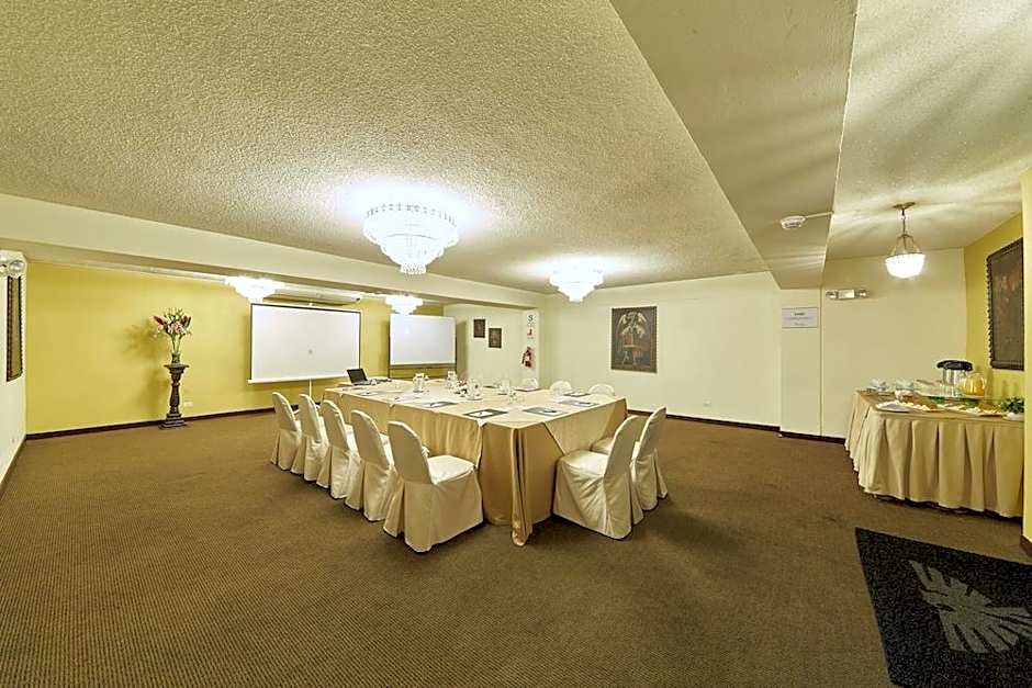 Thunderbird Carrera Hotel & Casino