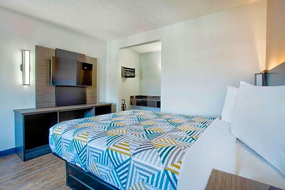 Motel 6-Salem, OR