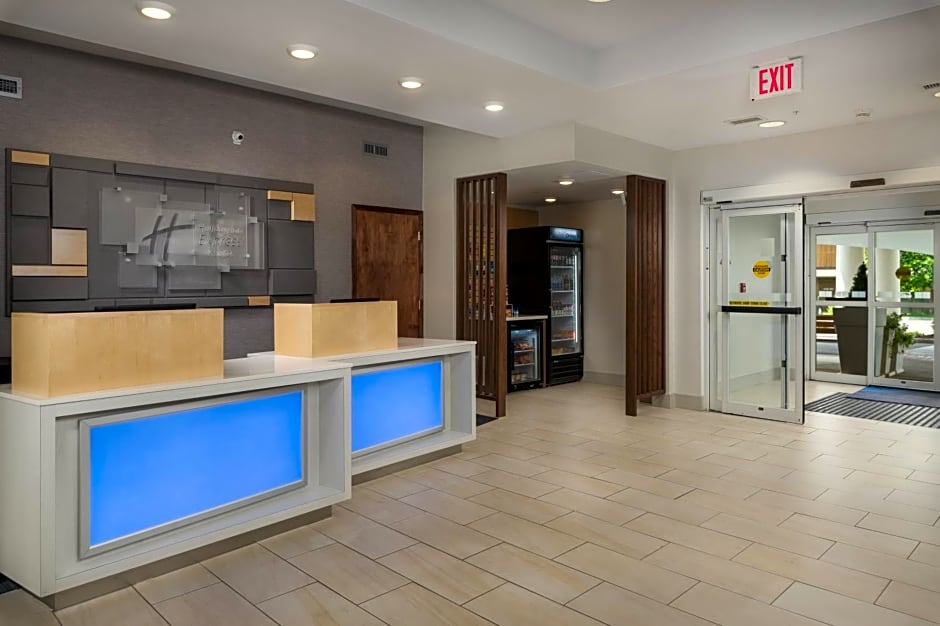 Holiday Inn Express Independence - Kansas City