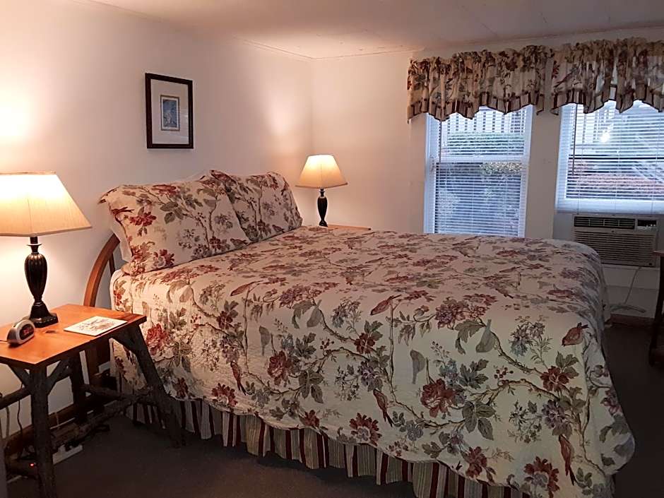 The Evening Shade River Lodge and Cabins