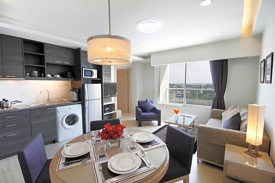 Classic Kameo Hotel & Services Apartment 