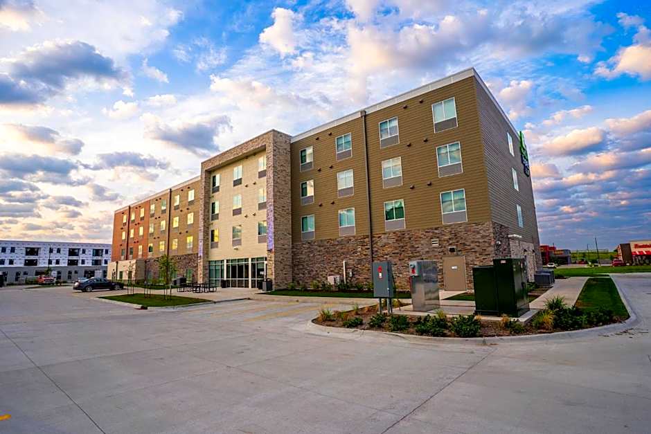 Holiday Inn Express & Suites Cedar Rapids NW - Marion By IHG