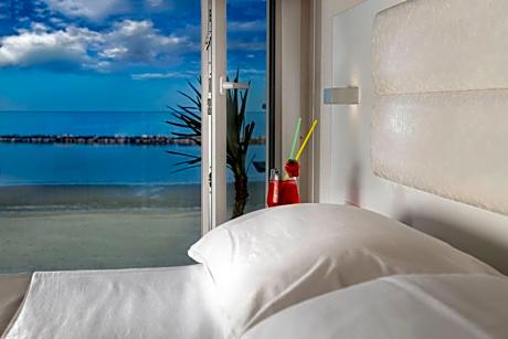 One Bedroom Apartment with Sea View