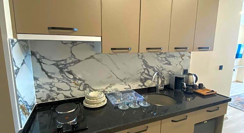 Rena Grand Residence & Suit