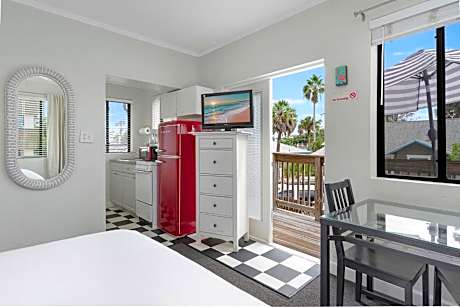 Sabal Palms Inn
