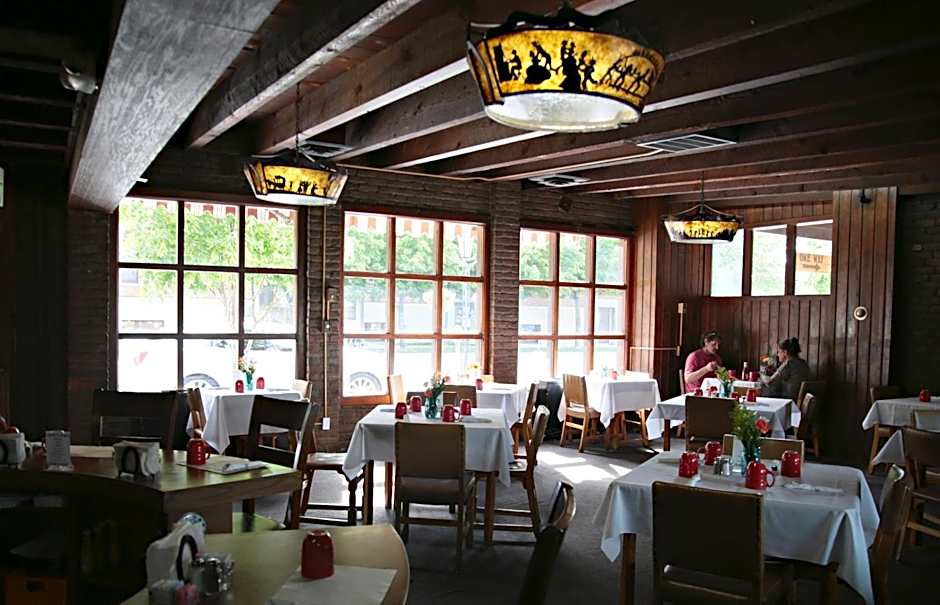 Dude Rancher Lodge