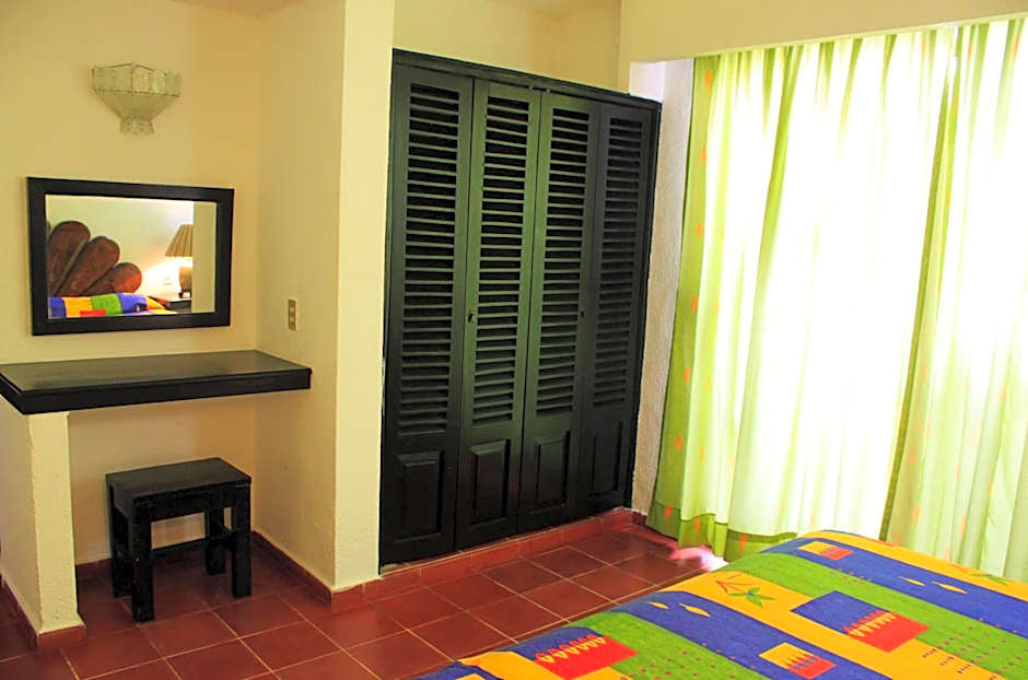 Suites Plaza del Rio