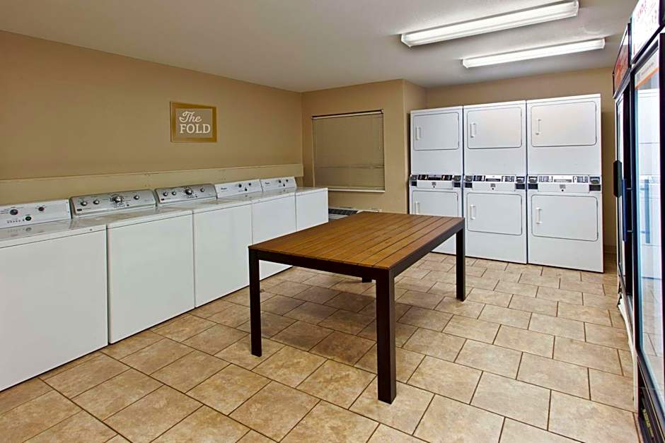 Sonesta Simply Suites Chicago Waukegan
