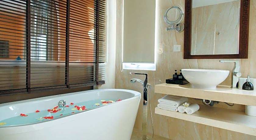 Royal Riverside Hoi An Hotel