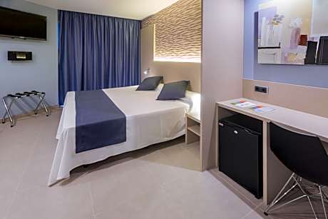 Double or Twin Room with Side Sea View