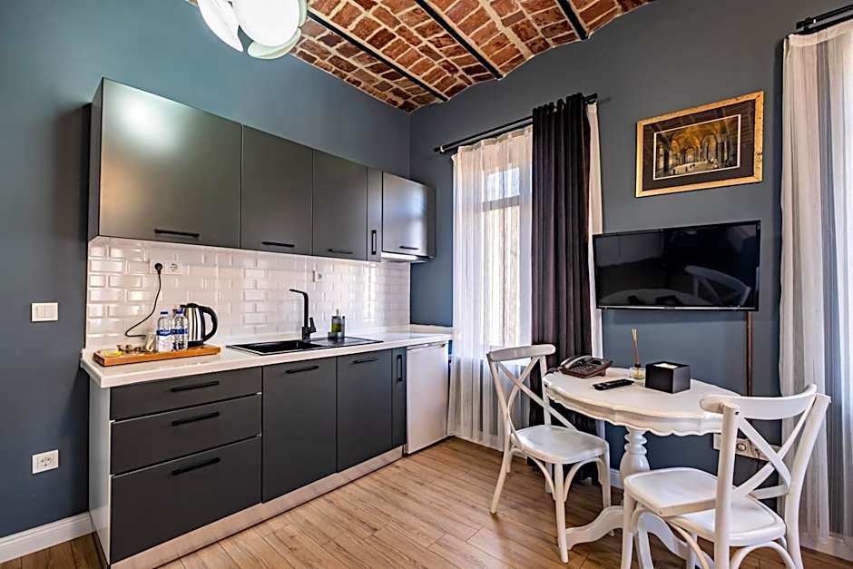 Selvese Suites, Serviced Living in Galata