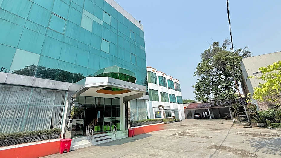 Hotel Huswah Airport