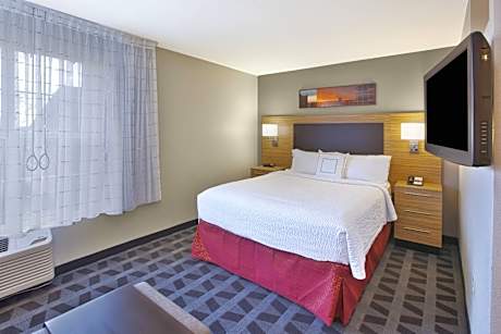 1 Queen Bed