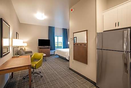 1 King Bed Studio Suite Comm Accessible
