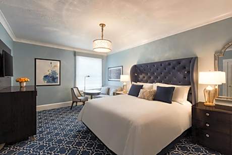 Deluxe Queen Room with Tub - Hearing/Mobility Accessible