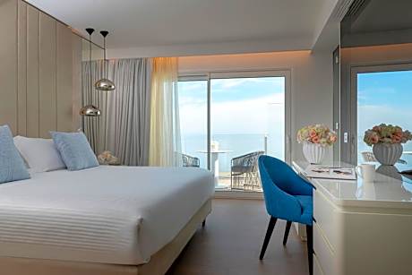 Deluxe Suite with Spa Bath