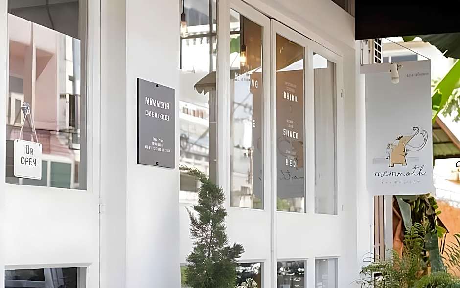 Memmoth Cafe & Hostel in Lampang