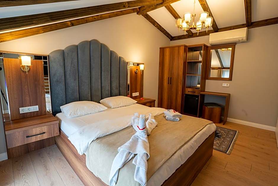 POISON GARDEN SUİTE