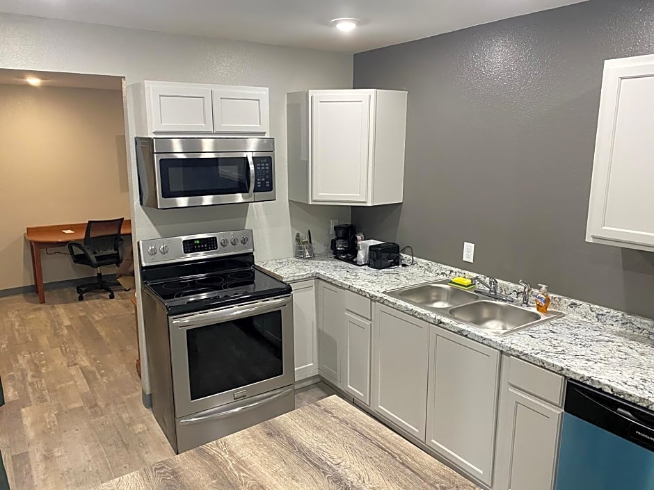 Ozark Inn & Suites