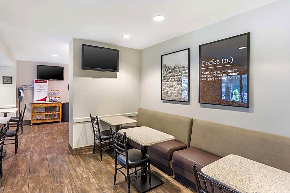 Best Western Plus Cottontree Inn