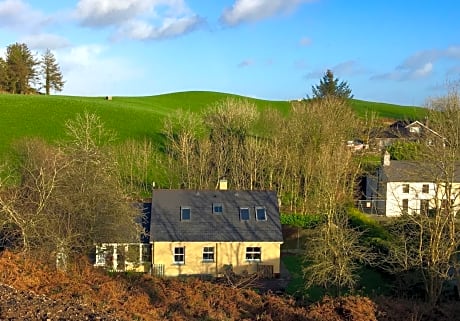 Streamside B and B with Parking