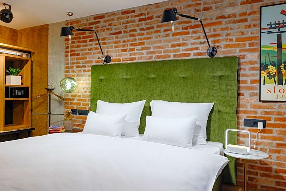 ONE66 Hotel