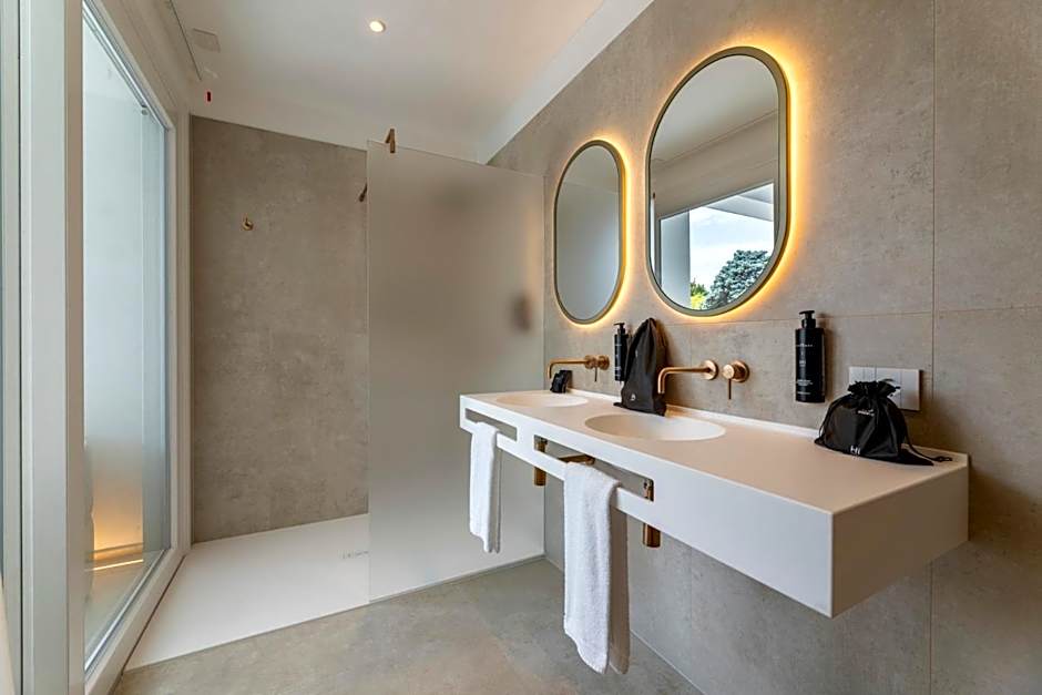 Hi Hotels Sirmione - Lakeview Pool