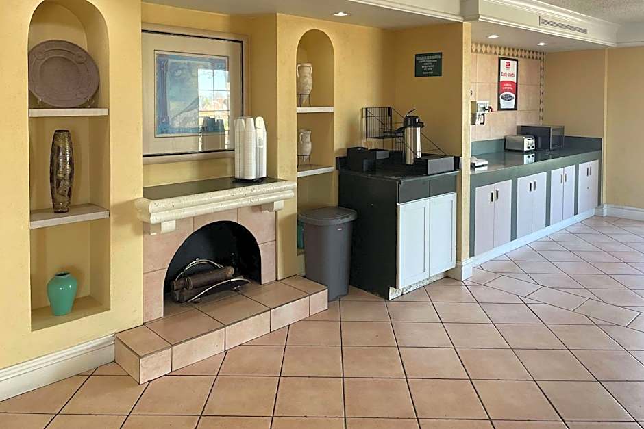 Econo Lodge Kalamazoo near Wings Stadium