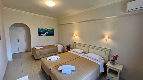 Triple Room with Garden View