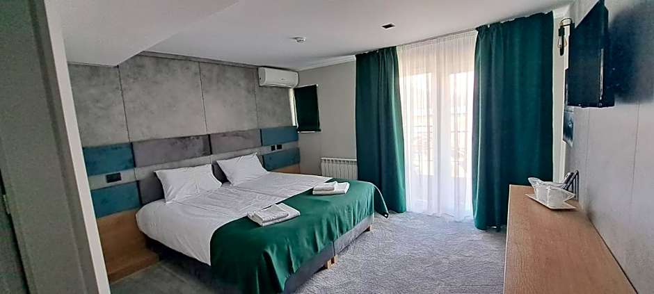 Hotel Plutitor Lebăda