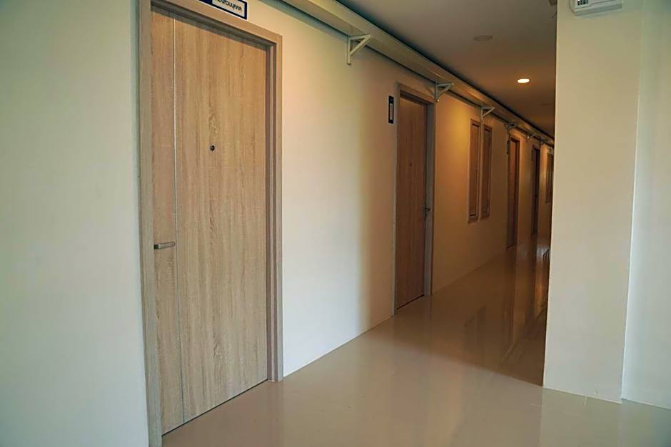 The charlotte smart hotel lopburi