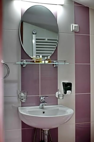 TRIPLE STANDARD ROOM