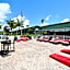 Remodeled, Huge Pool, Tiki Bar & Grill, Quiet Room