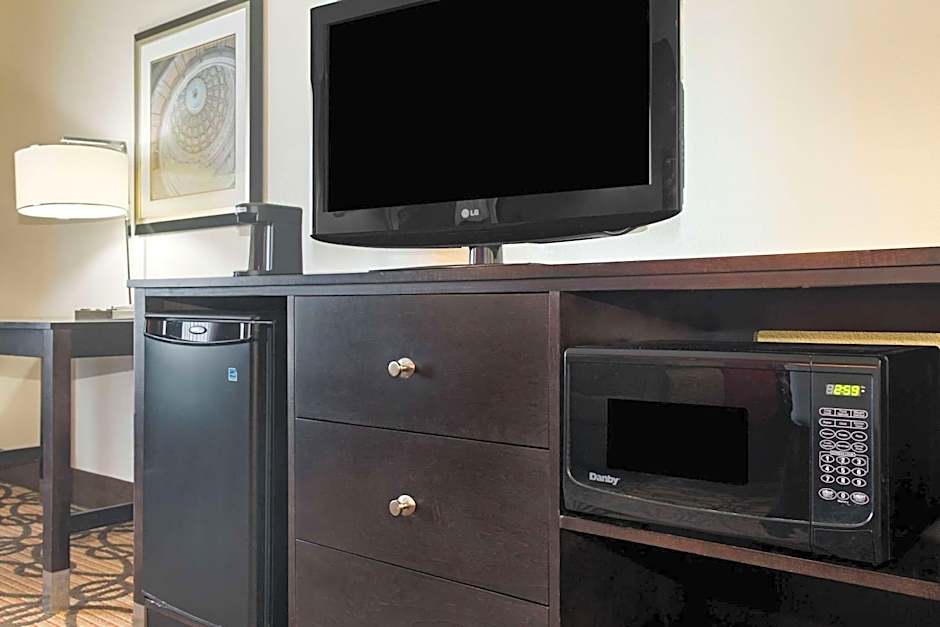 La Quinta Inn & Suites by Wyndham Pearsall