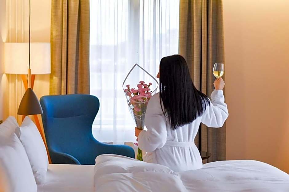 MERCURE KLAIPEDA CITY HOTEL, Meetings, Events, Restaurant & Bar - Accor Group, Pet Stay FREE