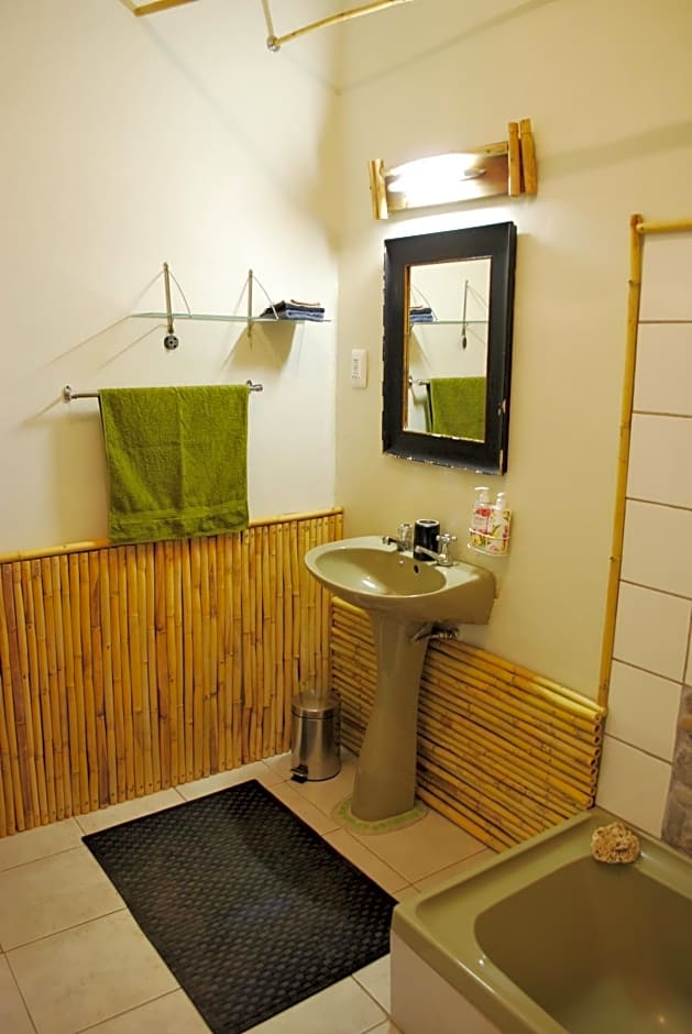 Amber Lagoon Eco Retreat - Chalets, Rooms and Glamping