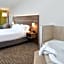 Holiday Inn Express & Suites Omaha - 120th and Maple By IHG