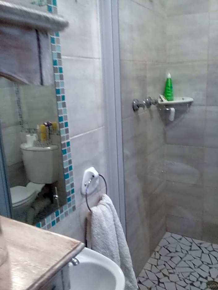 A1 Kynaston Guest House bed and breakfast or self catering